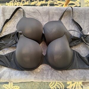 Victoria's Secret Black Smooth Plunge T-Shirt Bra Duo